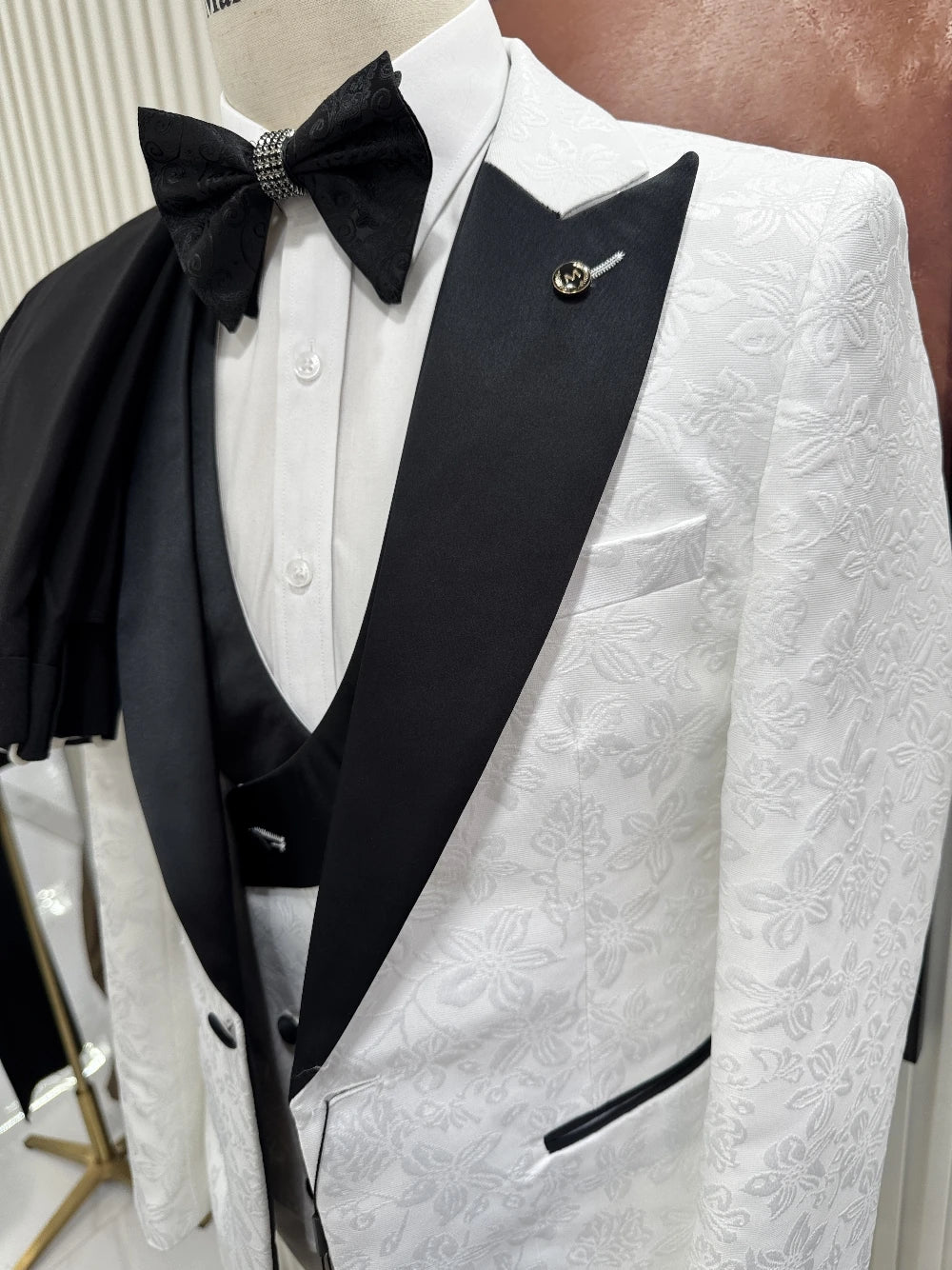 Premium Men's White Patterned 3-Piece Formal Tuxedo Black Lapel Slim Fit Groom Suit For Wedding Ball Dinner Party Formal Set