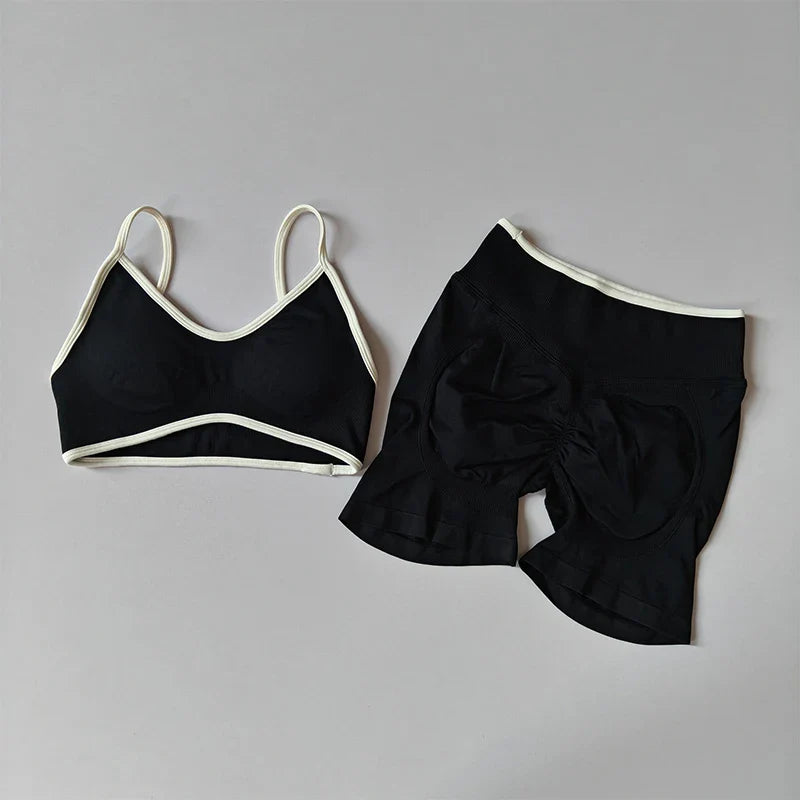 2PCS Yoga Suit Seamless with Chest Pad Tight Sports Bras and High Waist Shorts Outside Wear Running Exercise Fitness Yoga Set