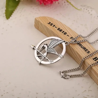 Movie and TV Hunger Games Bird Peripheral Pendant Necklace Men and Women Gifts 3 Color Pendant Fashion Niche Party Gift Jewelry