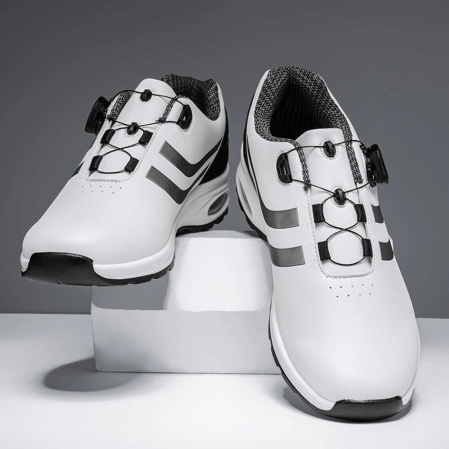 New Men's Fashion Casual sports shoes, Comfortable Hovershoe sole, Outdoor Leisure Walking cycling, Golf shoes, black and White
