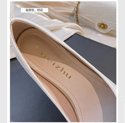 Plus Size 35-43 Women Pumps Med Heel Square Toe Pumps Office Lady Leahter Shoes Big Gold Metal Chain Soft Soles Slip on Shoes