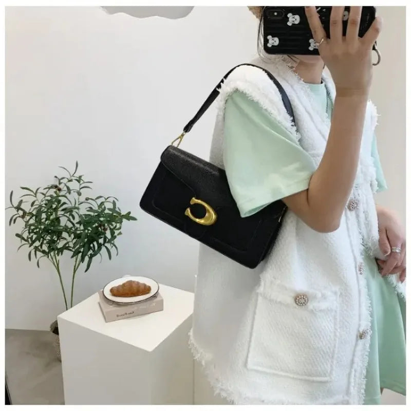 This year's new fashionable underarm shoulder bag with two shoulder straps and a diagonal small square bag