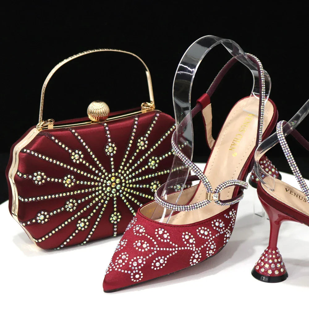 Scarpins e bolsa femininos de alta qualidade na cor vinho. Design italiano para casamentos na Nigéria.