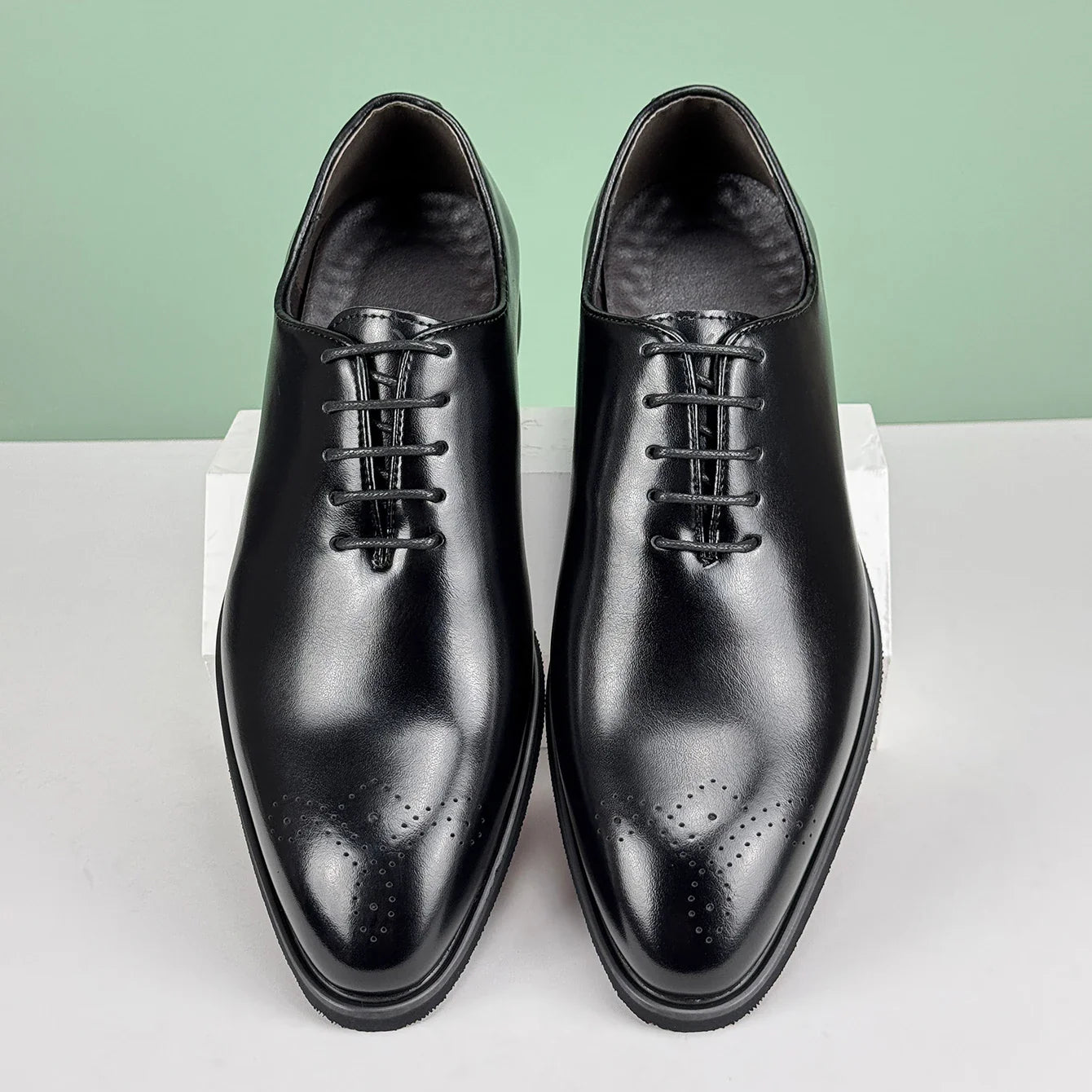 Men's British Style Oxford Loafers Formal Leather Shoes Pointed Toe Breathable Non-Slip Business Dress Wedding Office Red Sole