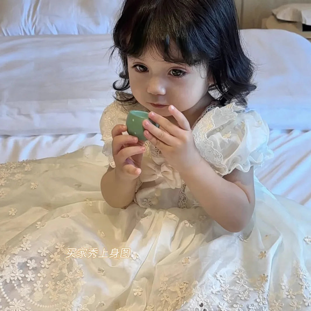 Vestido de princesa Lolita francês para meninas, vestido novo estilo verão para um ano de idade, lindo vestido branco de manga curta para menina fofa