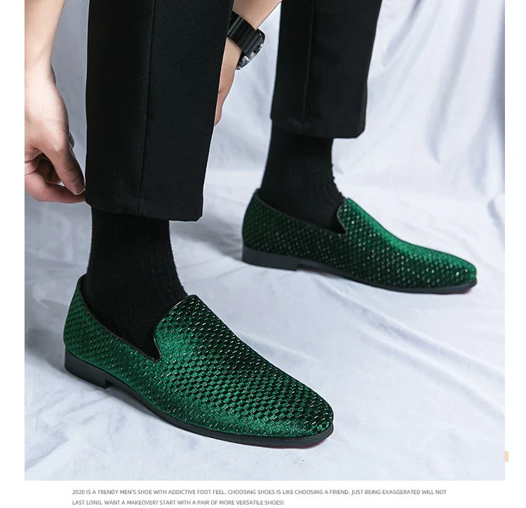 2023 New Velvet Men Loafers Luxury Brand Shoes Slip on Pointed Toe Party Wedding Shoes Fashion Men Loafers Black Wine Red Flats