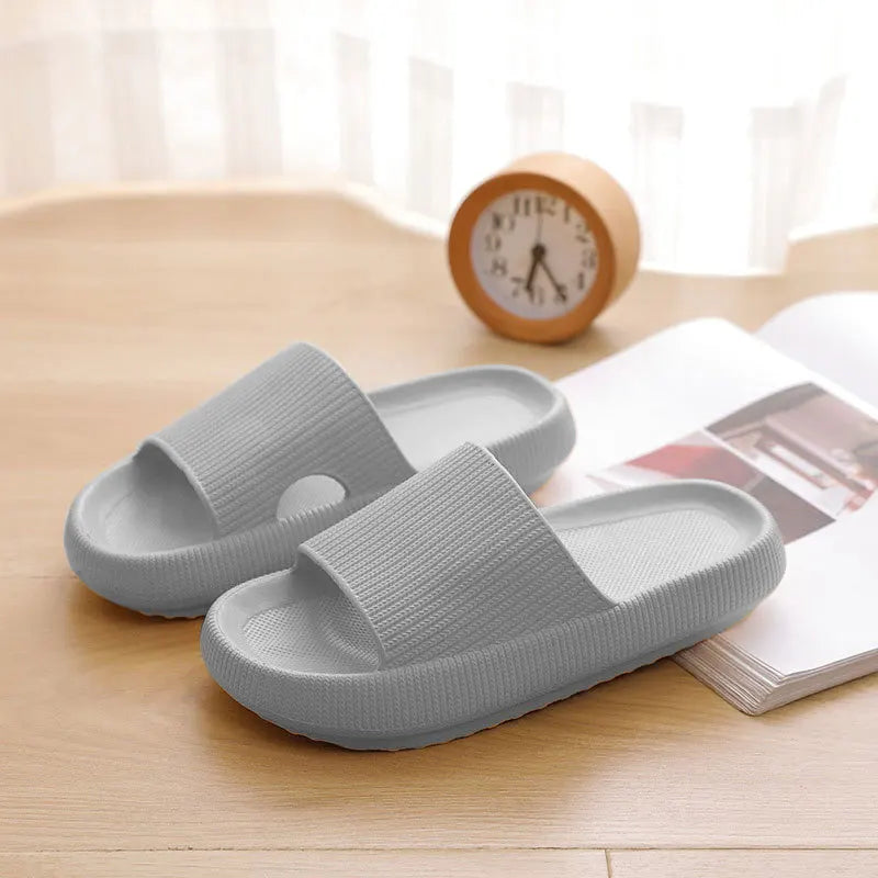 Summer Thick Sole Slippers Men Sandals Indoor Casual Slippers Outdoor Breathable Sandals Non-slip Bathroom Men's Shoes
