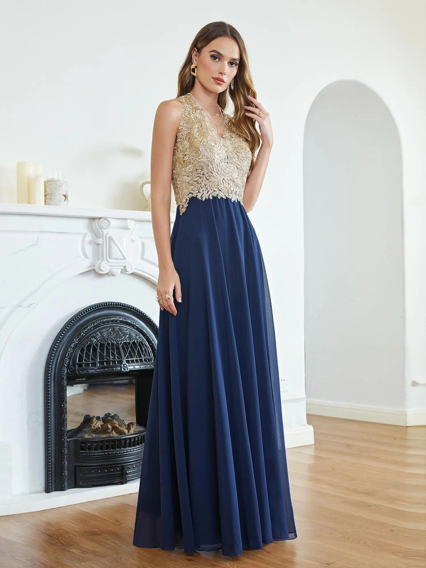 Elegant Long Prom Dresses Patchwork A-Line Evening Dress Chiffon Embroidery Appliques V-Neck Halter Illusion Back Party Gowns