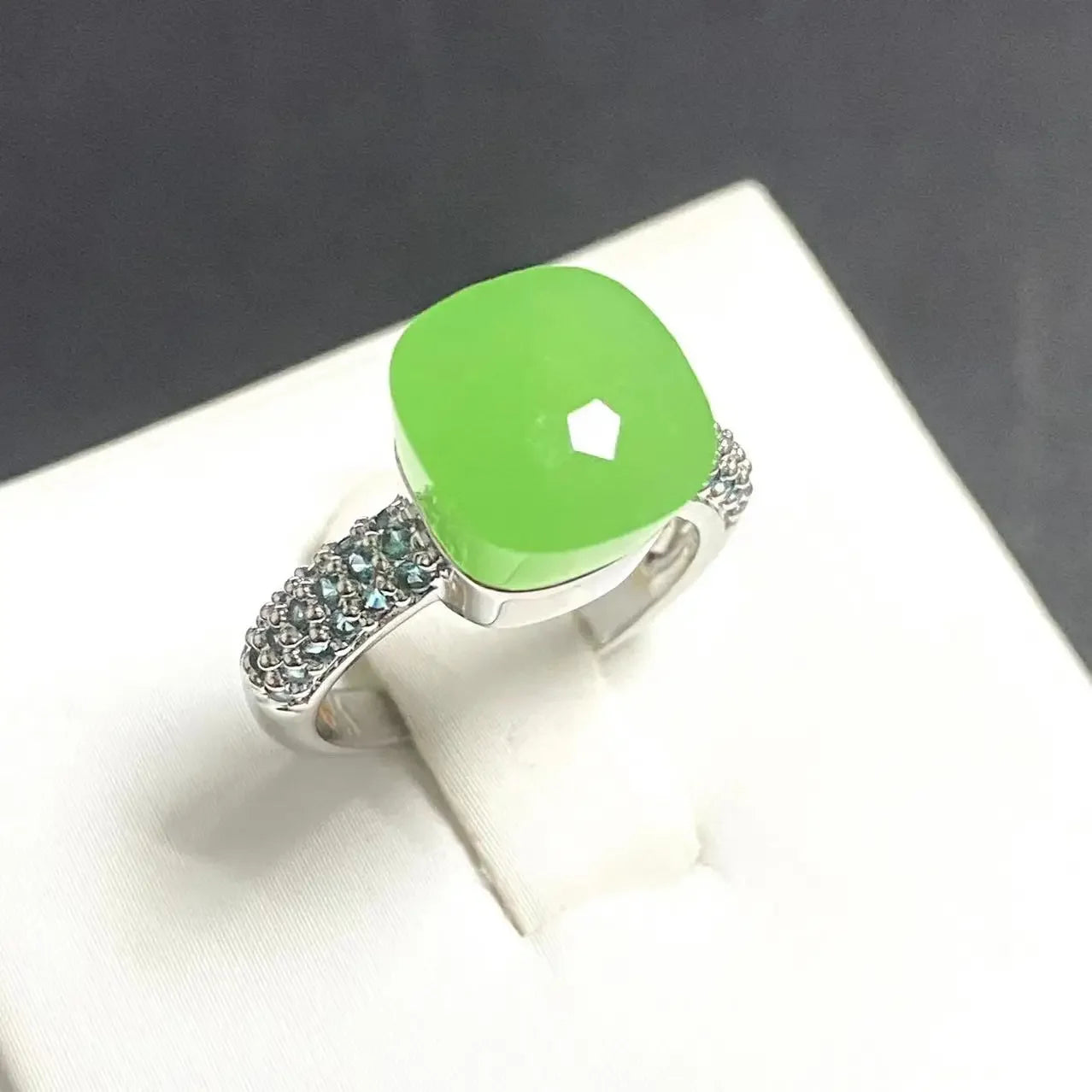 10.6mm Classic Ring for Women Light Blue Zircon Blue Topaz Candy Water Drop Crystal Ring Platinum Plated Jewelry Gift