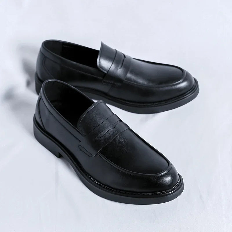 Mocassins Masculinos Slip-On Estilo Britânico Sapatos Casuais para o Dia a Dia Sola de Borracha de Verão Cabedal de Couro Microfibra Calçados Formais Adultos