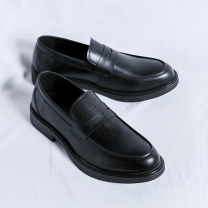 Mocassins Masculinos Slip-On Estilo Britânico Sapatos Casuais para o Dia a Dia Sola de Borracha de Verão Cabedal de Couro Microfibra Calçados Formais Adultos
