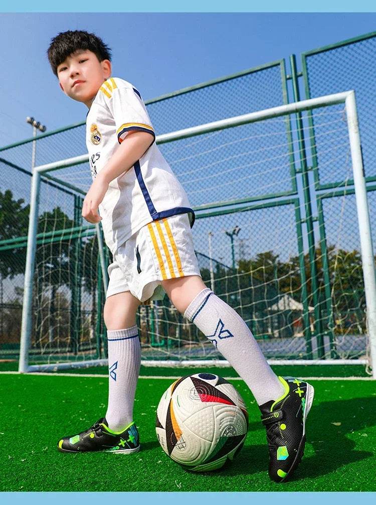 Soccer Shoes for Children Professional Original Kids Football Boots Society Kid Sneakers Indoor Football Trainers Youth Sports