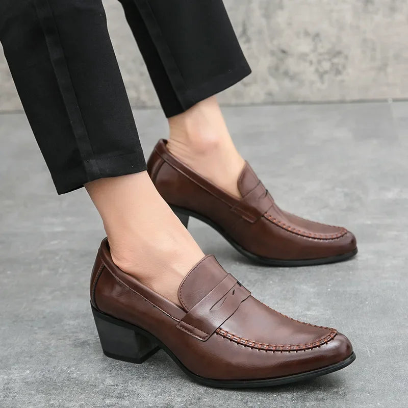 Sapatos Masculinos Retro de Salto Alto Sapatos Sociais de Couro com Fecho Slip-On Sola de Borracha da Moda Bico Fino Altura do Tornozelo Couro PU
