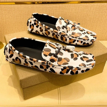 Sapatos Casuais Masculinos de Couro com Estampa de Leopardo Vermelho, Loafers Designer com Borlas, Sapatos Masculinos Confortáveis Slip-on, Sapatos de Condução Masculinos Tamanho Grande 48