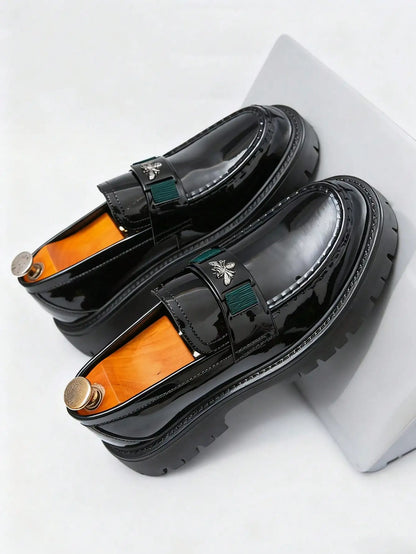 2026 Fashion Bee Design Leather Men Shoes Thick Sole Luxury Slip On Loafers Comfort Fashio Business Party Formal Dress Shoes