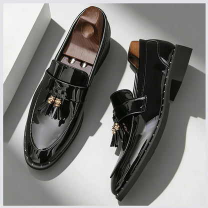 Fashion Men's Business Formal Slip-On Loafers Pointed Toe Patent Leather Shoes Shiny Tassel & Snake Print, Suitable Office Party