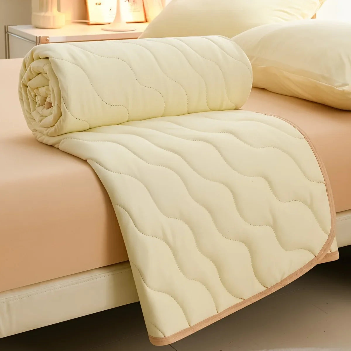 Cozy Floral Flannel Throw Blanket Soft Machine Washable All-Season Comfort with Cute Pink Strawberry Flower Design