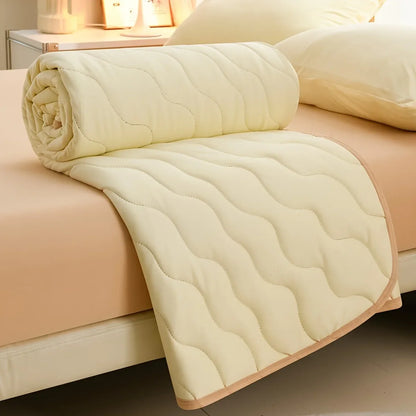 Cozy Floral Flannel Throw Blanket Soft Machine Washable All-Season Comfort with Cute Pink Strawberry Flower Design