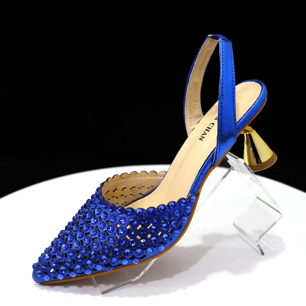 Pointed Shoes And The Same Style Envelope Bag Two Ways To Wear Fashion Shoes And Shoulder Bags