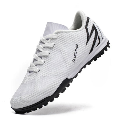 Low-top, soccer shoes, unisex, TF and FG, slip-resistant and wear-resistant, available in 3 colors. Sole spikes Not above ankle