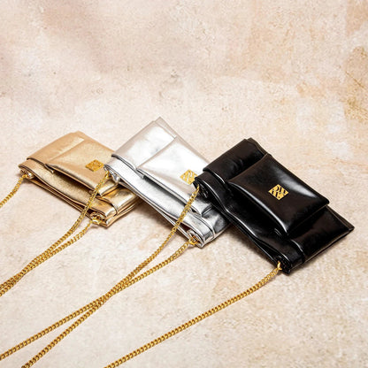 Leather Luxe Sleek Shoulder Bags Gold-Plated Logos Durable Chain Straps Merge High-End Craftsmanship with Urban Style