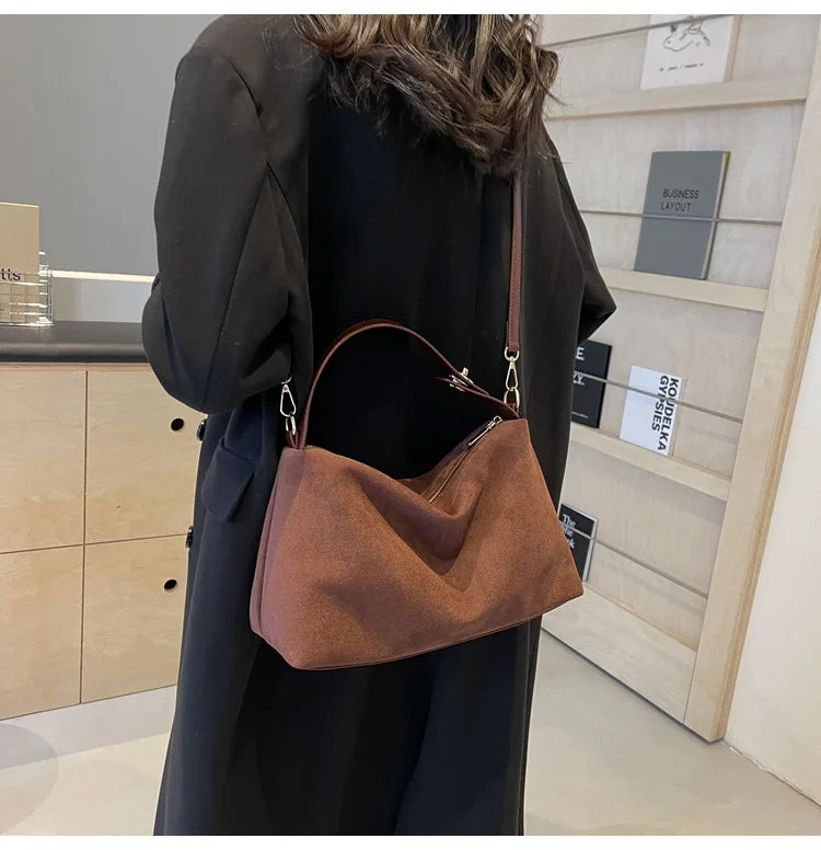 Korean suede bucket bag, women's casual commuting shoulder tote bag, autumn/winter 2025 new underarm set bag