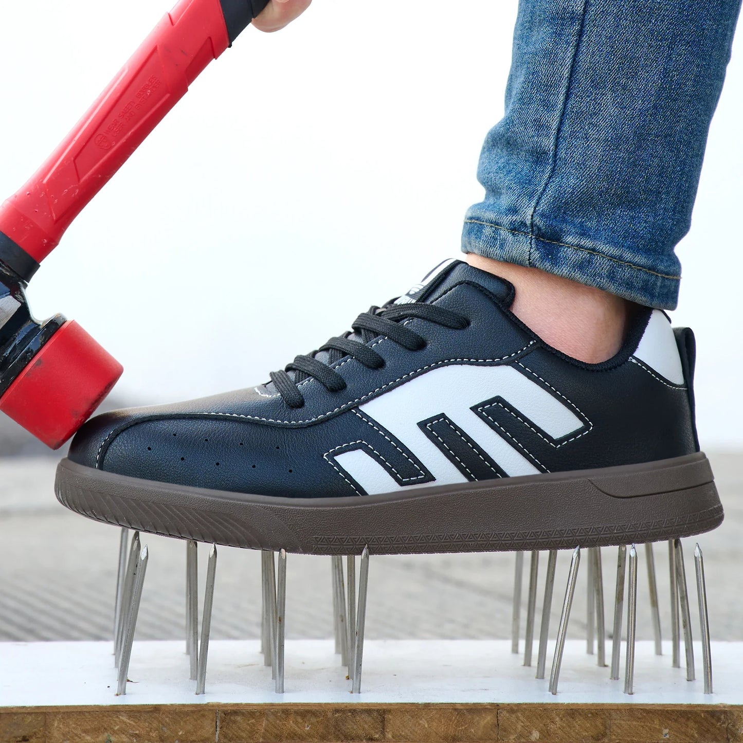 Ladies Safety Shoes Steel Toe Anti- Crush Lightweight Kevlar Work Shoes Fashionable Black And White Casual Protection Footwear