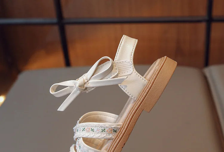 Summer Girls Sandals Fashion Embroider Flower Children Princess Shoes Open-toe Sweet Bowknot Kids Causal Flat Sandals Soft Soled