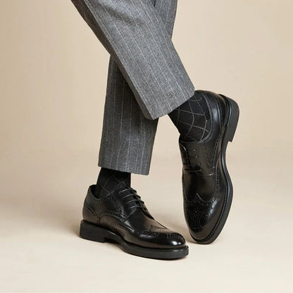 2024 Carved Block Leather Shoe Allmatch Business Dress Shoe Men Wedding Banquet Shoe Social Shoe Male British Luxury Men Shoe