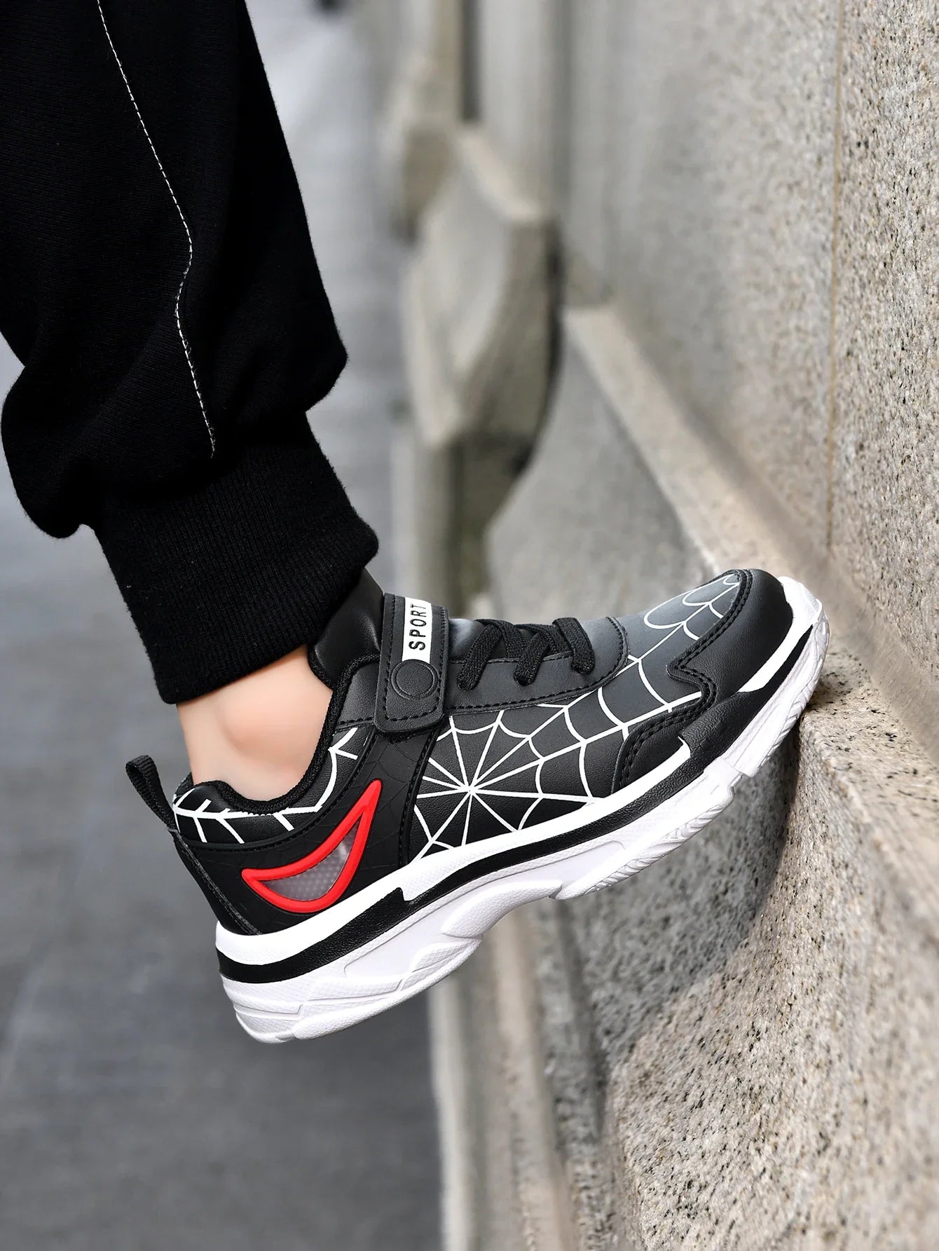 New children's shoes boys cartoon spider sneakers students casual light running shoes children's non-slip basketball shoes 26-38