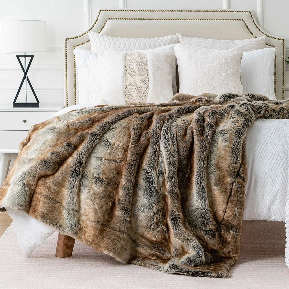 Faux Fur Blanket Luxury Fluffy Plaid Throw Blanket Winter Thick Warm Sofa Blanket Plush Fur Throws for Bed Bedroom Decor
