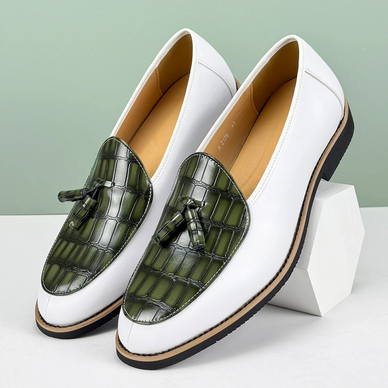New Men Formal Leather Shoes British Style Tassels Loafers Pointed Toe Breathable Non-Slip Business Casual Wedding Office Shoes
