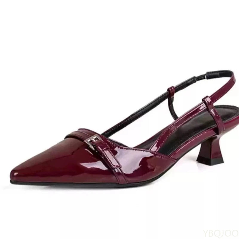 2026 Summer Fashion New Fairy Style Low Heeled Women's Sandals with Pointed Retro Versatile Thin Heeled Rear Air Sandals