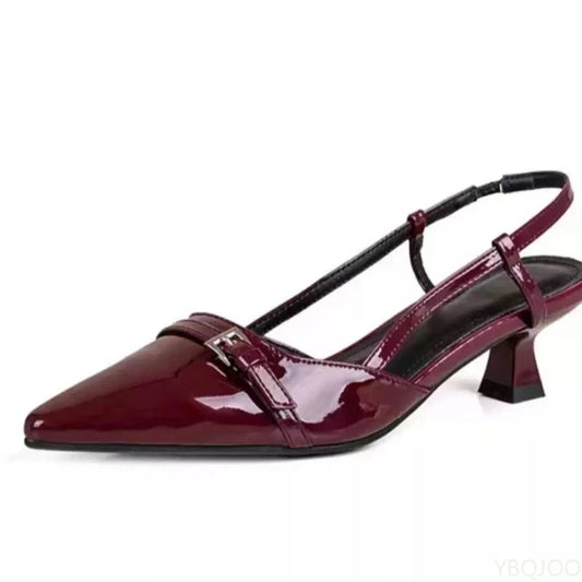2026 Summer Fashion New Fairy Style Low Heeled Women's Sandals with Pointed Retro Versatile Thin Heeled Rear Air Sandals