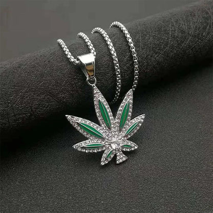 Personalized Punk Hip-hop Jewelry Necklace With Oil Inlaid Diamond Alloy Maple Leaf Pendant And Accessory Material