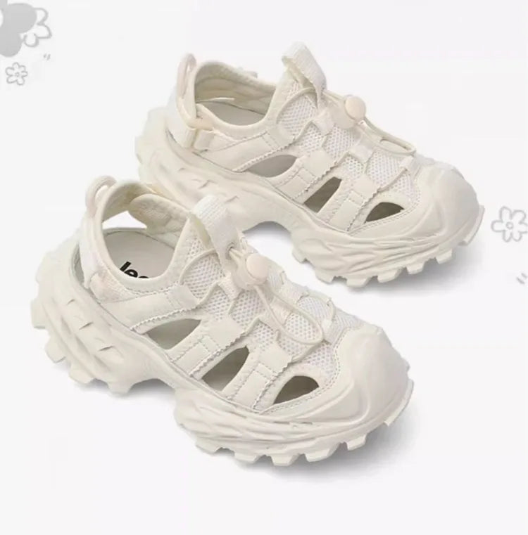 2026 New Boys' White Sports Sandals Summer Closed Toe Beach Shoes with Hollow Out Design for Children