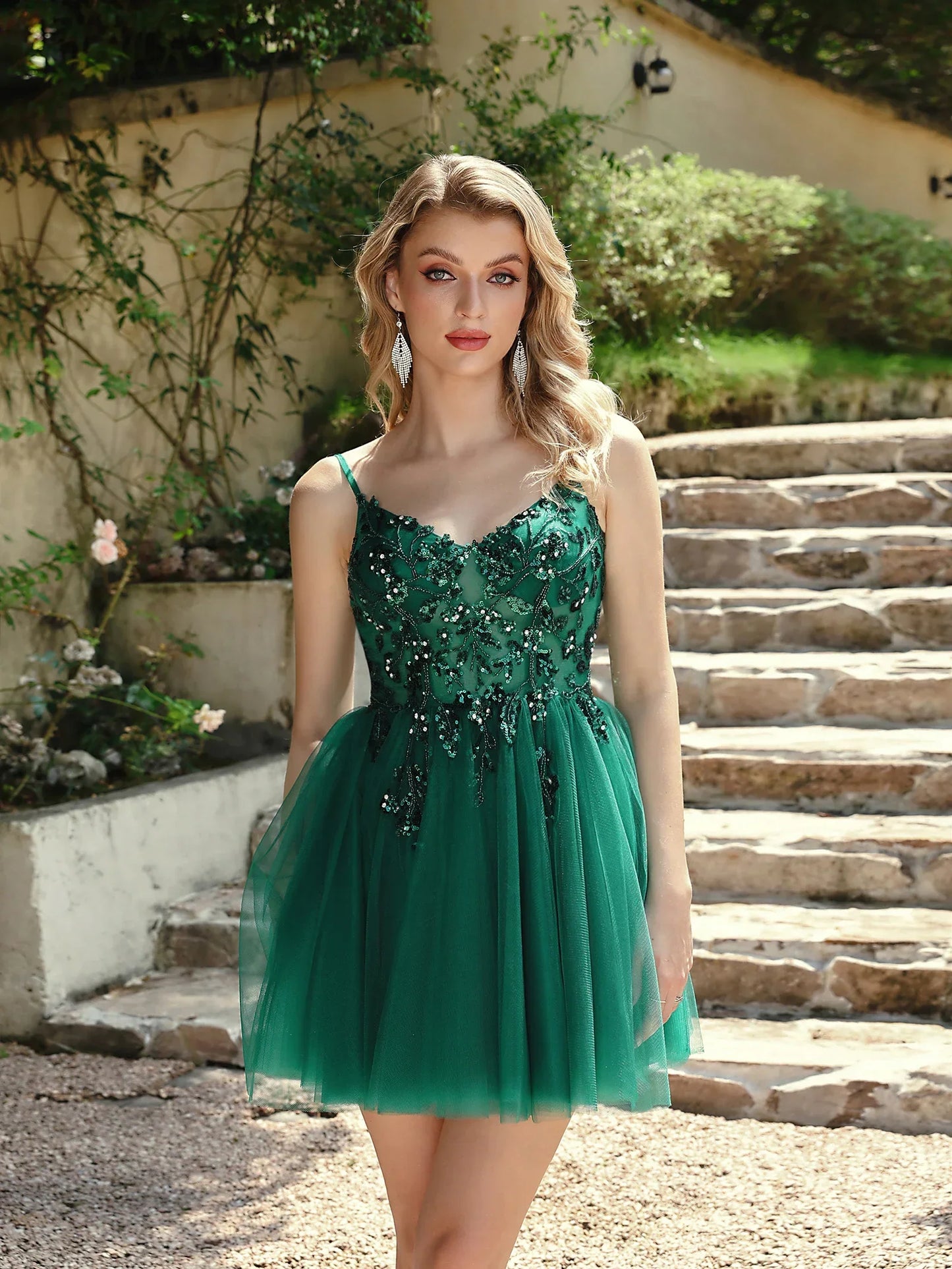 Mini Cocktail Dress Sequin Appliques V-Neck Backless Spaghetti Strap Gowns Pleated Tulle A-Line Homecoming Dresses