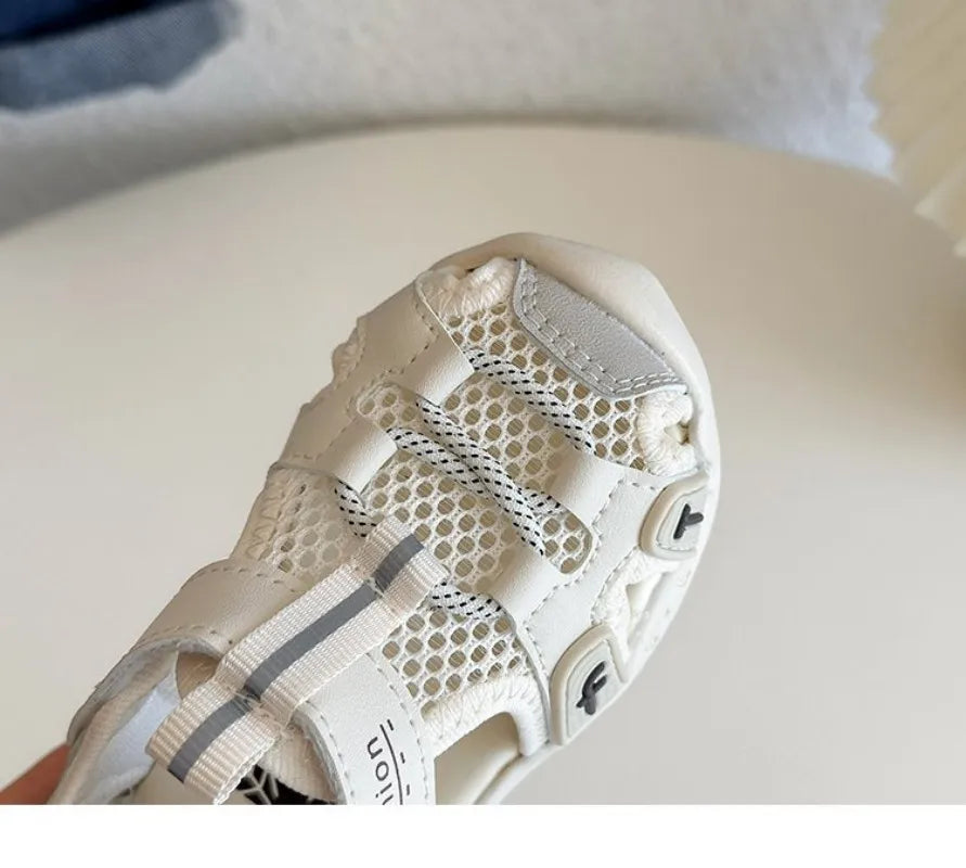 2026 Summer New Style Boys' and Girls' Sandals, with mesh design, providing dry and breathable comfort and anti-slip soles.