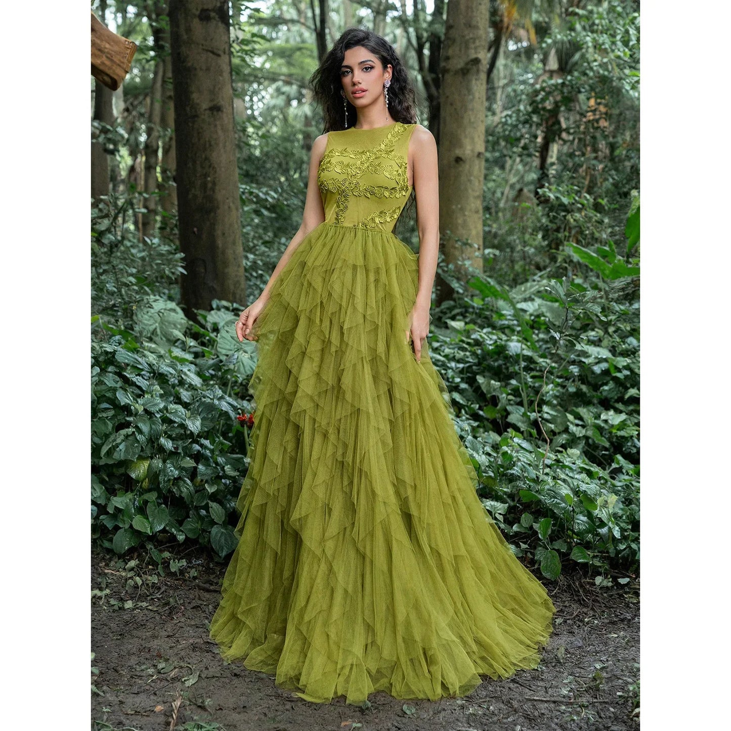 A luxurious party dress for 2026, featuring a round neck, sleeveless design, leaf embroidery, and a multi-layered mesh