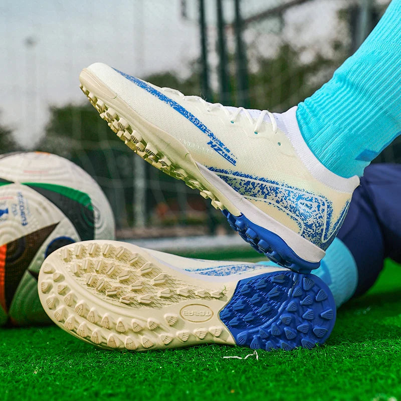 Men Football Shoes Comfortable TF Professional Football Boots Training Sneaker Ultralight Soccer Shoes