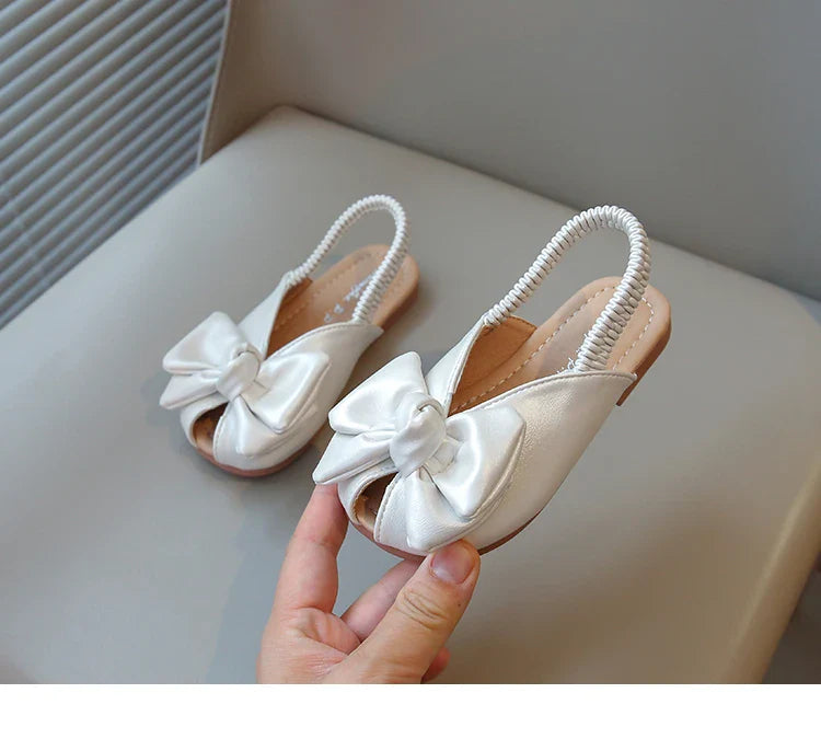 Summer Girl’s Sandals Peep Toe Elastic Band Sliver Beige Kids Sliders Bowknot Graceful Flexiable Trendy Children Shoes Flat