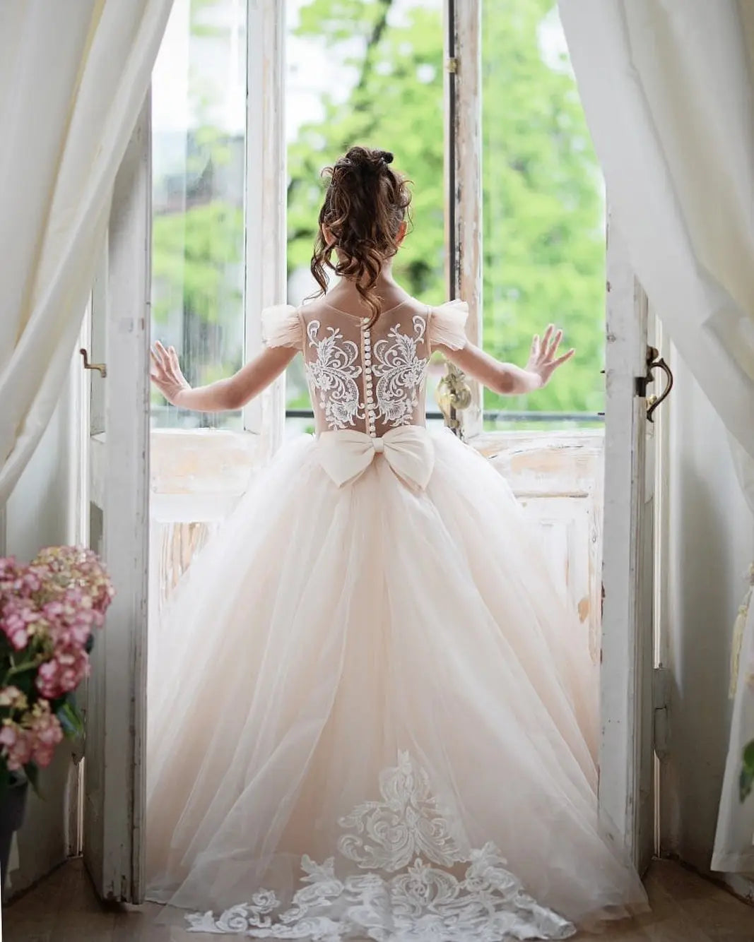 Communion Girl Dress Lace Appqulies Bodice Floor-length Skirt Puffy Dress with Long Train Formal Party Toddler Clothe