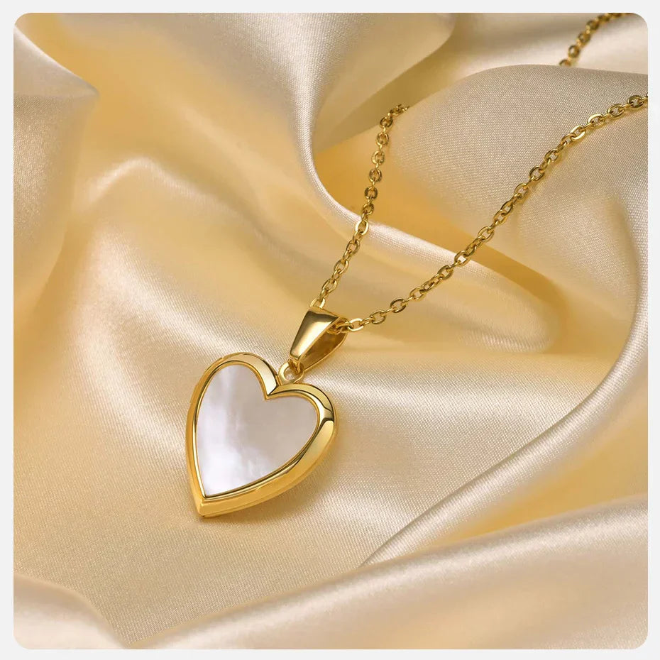 Women Locket Necklaces, Openable Heart Pendants, Stainless Steel Shell Photo Frame Necklace