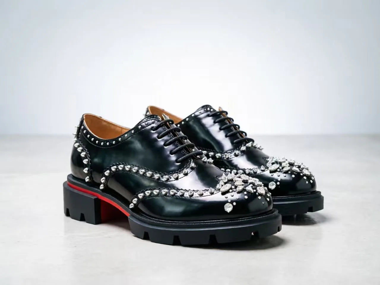 Men's Patent Leather Platform Oxfords Shiny Crystal Rivet Brogue Dress Shoes Luxury Lace-up Formal Business Wedding Party Male F