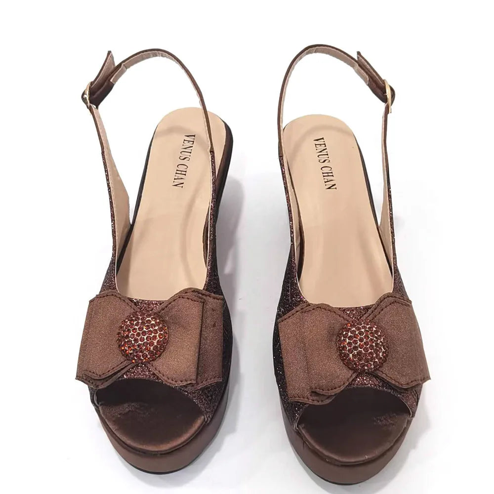 Sapatos e bolsas italianos combinando 2024, festa feminina de salto para cor café, design italiano, casamento, sapatos de tamanho maior
