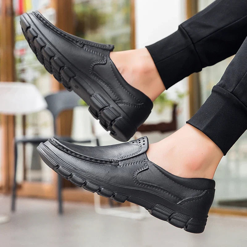 Non-slip Oil-proof Kitchen Work Shoes Business Casual Leather Shoes Staff Comfortable Loafers Outdoor Fishing Shoes