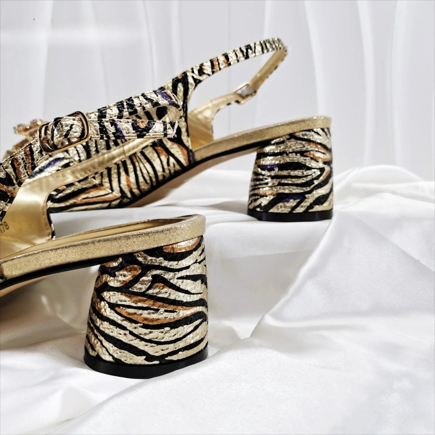 Fashion Women Elegant Gold High Heel Shoe and Matching Bag Set with Rhinestone Accents Stylish Peep Toe Design for Party