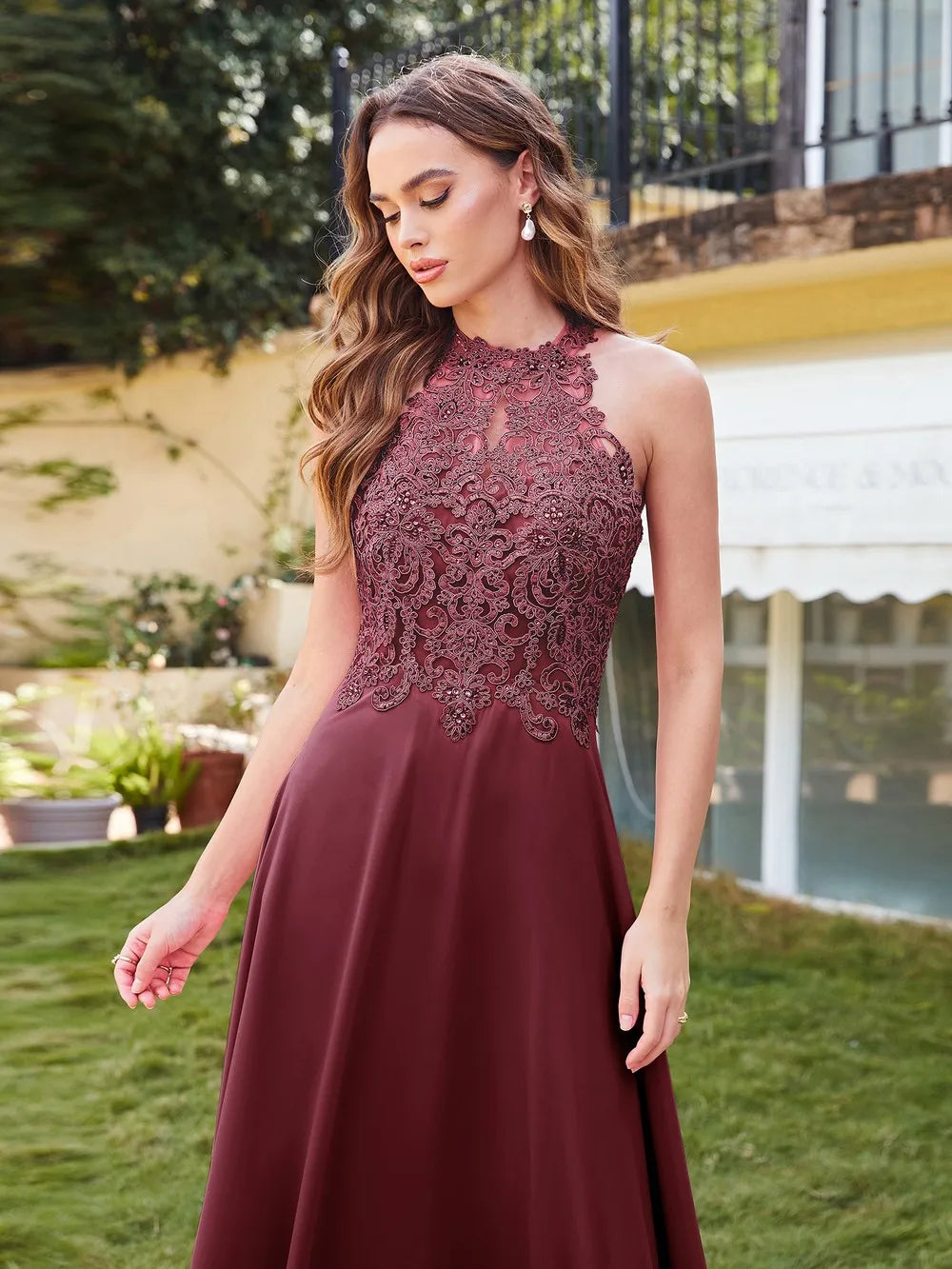 Hot Sale New Elegant Bridesmaid Dress Halter Neck Fishtail with Beaded Motif Layers Over the Bodice Chiffon A Line Women Gown