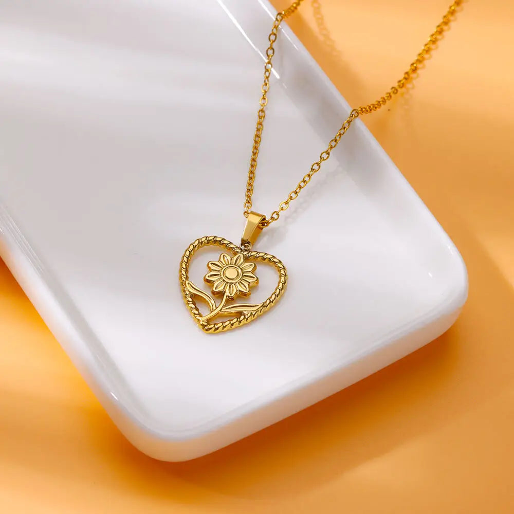 Stainless Steel Love Heart Pendant Necklace For Women Fashion Gold Color Flower Necklace Couple Aesthetic Jewelry Accessories