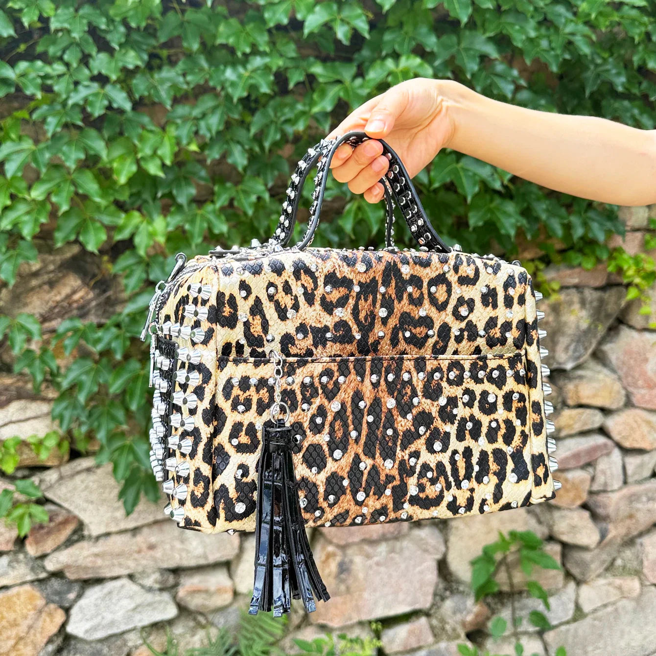 Women's bag luxury designer purses and handbags Shoulder bags vintage Rivet tote bag for women Large capacity travel bag purse